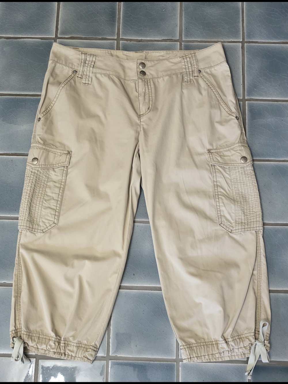 DKNY Active | Light Beige Cargo Capris